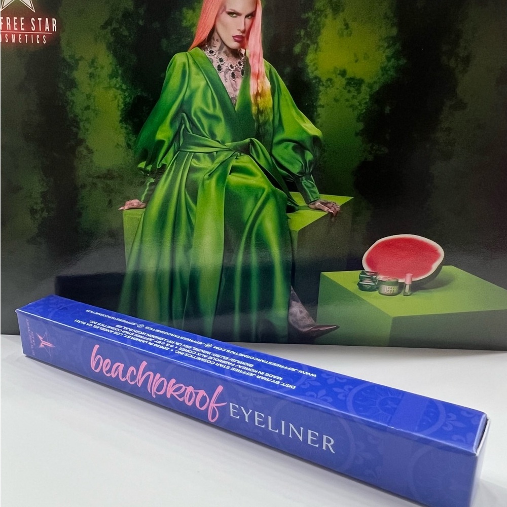 Jeffree Star’s Beach Proof eyeliner in the shade ‘Cool Down’ - NIB